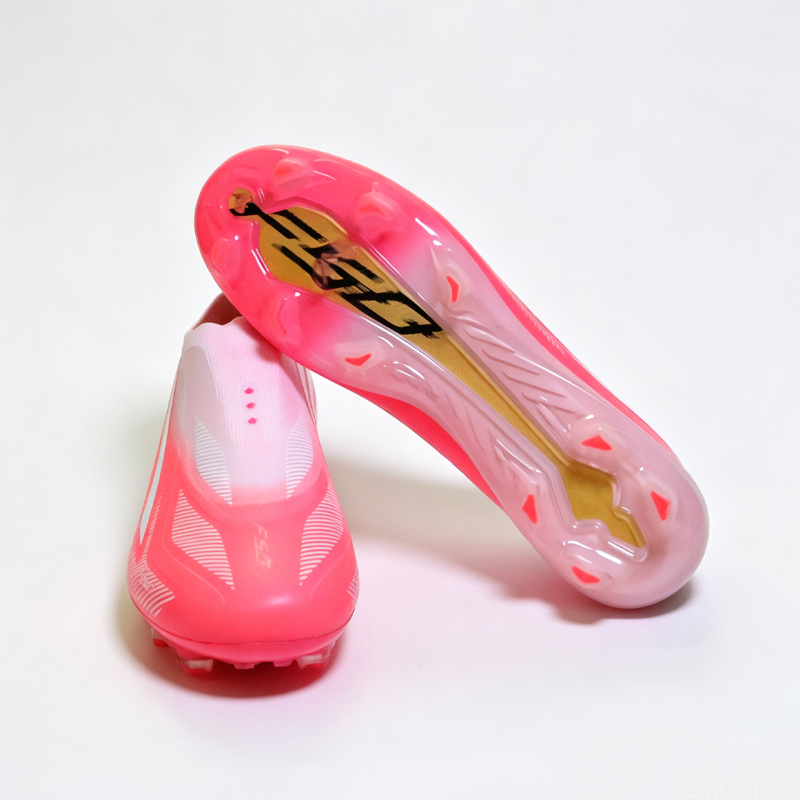 Bağcıksız Futbol Ayakkabıları  - Sports Equipment For Boys incelemesi ve fiyatı